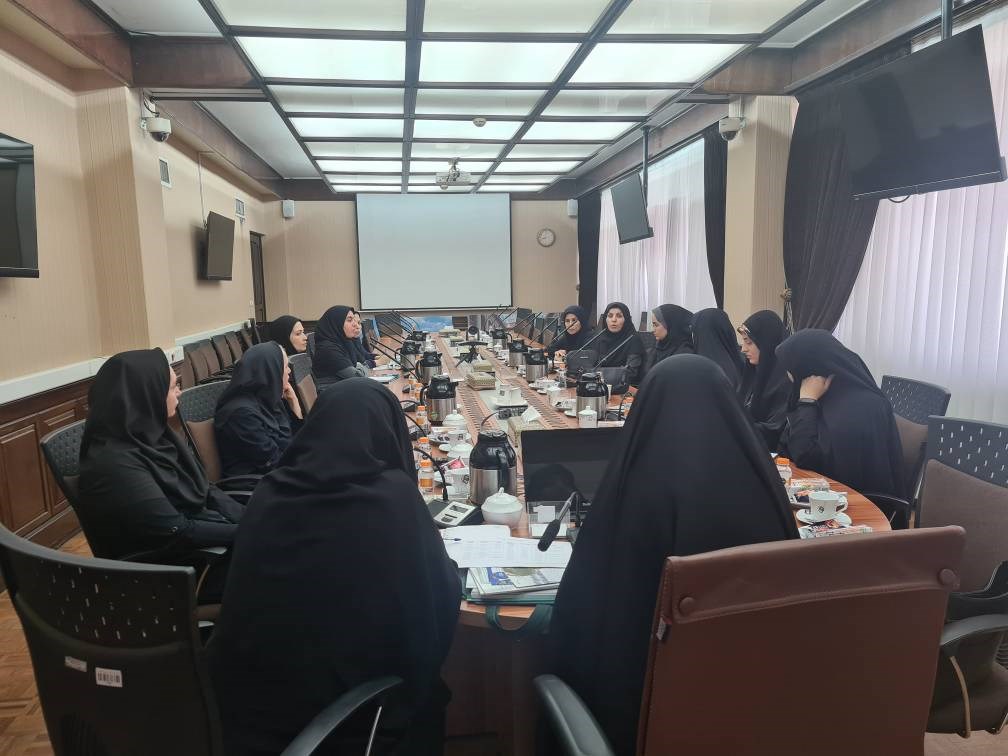 نخستین جلسه کارگروه بین الملل توسط امور بانوان، روز سه شنبه مورخ ۱۳ تیر با حضور نمایندگان ستاد و دستگاه‌های تابعه برگزار شد.