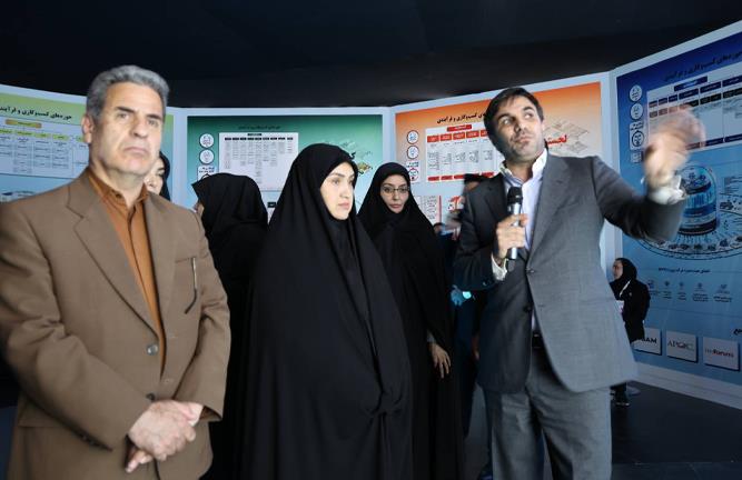 حضور سرکار خانم دکتر رفیعی، عضو محترم هیات رئیسه مجلس و هیئت همراه در پاویون دولت نمایشگاه الکامپ
