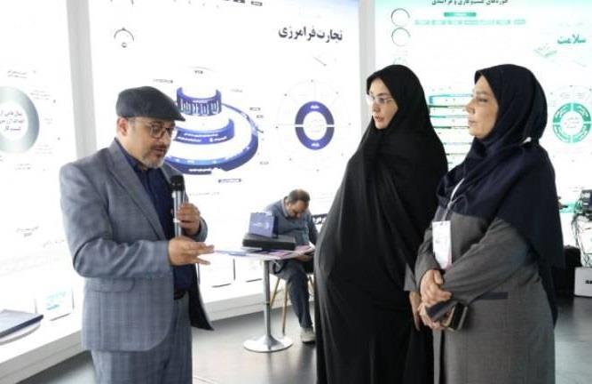 حضور سرکار خانم سودابه رادفرد، مشاور امور زنان و خانواده وزارت ارتباطات و فناوری اطلاعات در پاویون دولت نمایشگاه الکامپ
