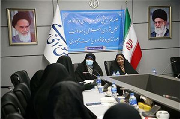 اشتغال‌زایی و کارآفرینی بانوان با رویکرد خانواده محور