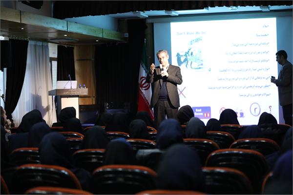 کارگاه آموزشی خود متفاوت من