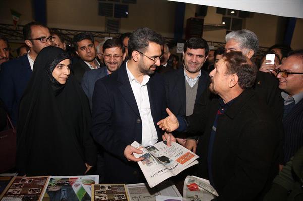 بازدید-وزیر-ارتباطات-از-نمایشگاه-دستاوردهای-۴۰-سالگی-انقلاب-اسلامی-و-توانمندی-های-استان-سمنان