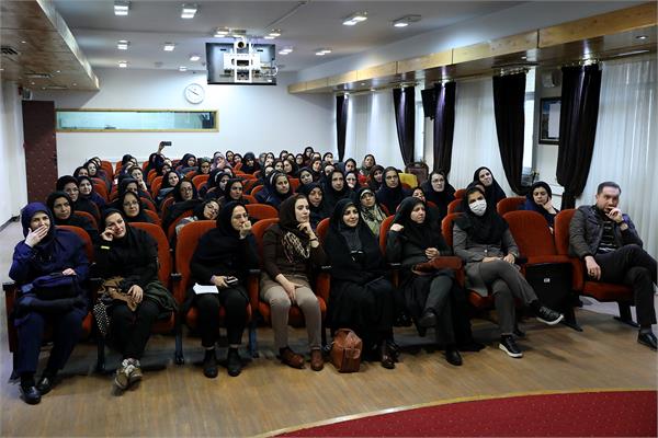 کارگاه آموزشی خود متفاوت من