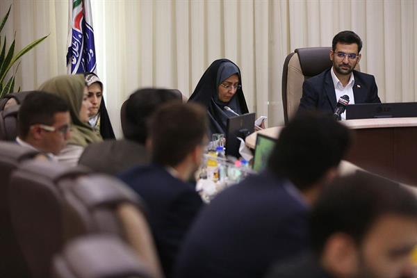دیدار وزیر ارتباطات و فناوری اطلاعات با فعالان سیاسی