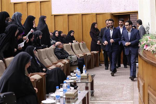 مراسم بزرگداشت مقام زن و روز مادر
