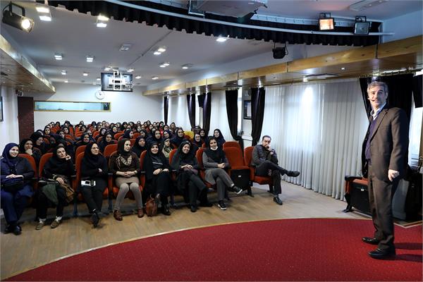 کارگاه آموزشی خود متفاوت من