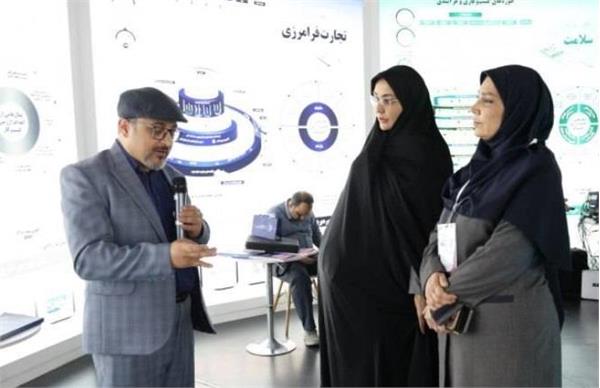 حضور سرکار خانم سودابه رادفرد، مشاور امور زنان و خانواده وزارت ارتباطات و فناوری اطلاعات در پاویون دولت نمایشگاه الکامپ