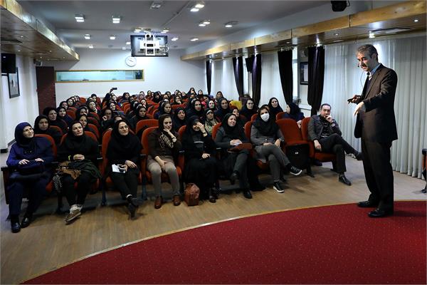 کارگاه آموزشی خود متفاوت من