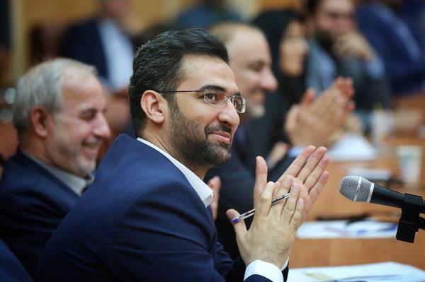 دیدار-صمیمی-وزیر-ارتباطات-و-فناوری-اطلاعات-با-جوانان-و-نخبگان-حوزه-ICT-استان-گیلان