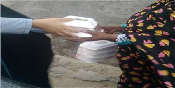 بانوی فداکار مرودشتی در خط مقدم کمک‌رسانی به محرومان