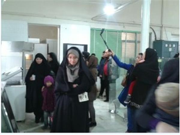 بازدید همکاران خانم به همراه فرزندان از کاخ سعد آباد به مناسبت دهه مبارک فجر