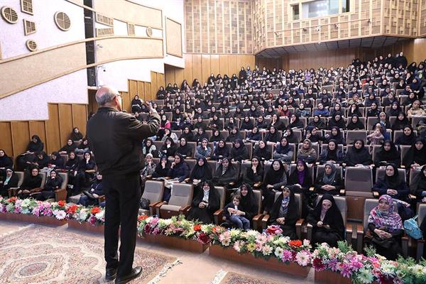 مراسم بزرگداشت مقام زن و روز مادر