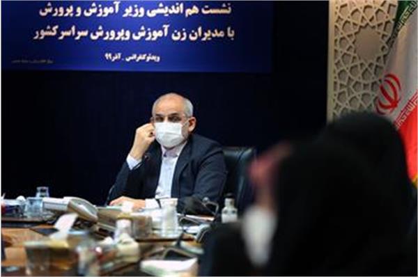 تمرکز بر نقش آفرینی زنان در تربیت نسل آینده ، منجر به آینده بهتر، اقتصاد خلاق و مصونیت از آسیب های اجتماعی خواهد شد