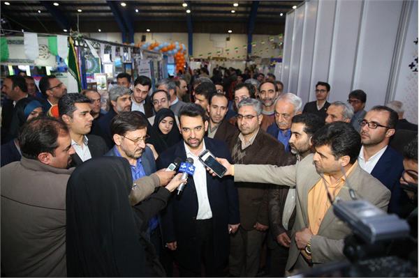 بازدید-وزیر-ارتباطات-از-نمایشگاه-دستاوردهای-۴۰-سالگی-انقلاب-اسلامی-و-توانمندی-های-استان-سمنان