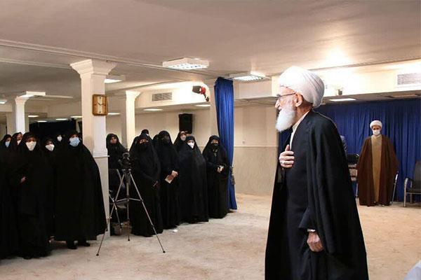 زنان مسلمان نسبت به مسئولیت‌های فردی و اجتماعی خویش بر اساس معارف اسلامی و فرهنگ اهل بیت (علیهم السلام) آگاه باشند