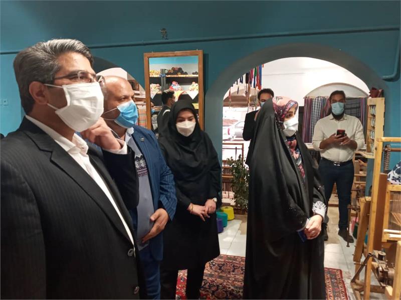 برگزاری دوره های آموزشی و مشاوره بانوان و خانواده در حوزه ارتباطات و فناوری استان یزد
