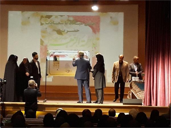 در نشست زنان کارآفرین حوزه صنایع دستی انجام شد؛ رونمایی از تمبر «بی بی مریم بختیاری»