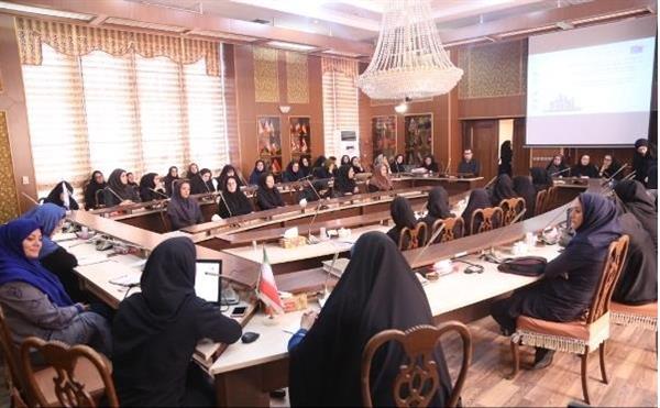 دوره آموزشی زنان، خانواده و فضای مجازی در باشگاه میلاد
