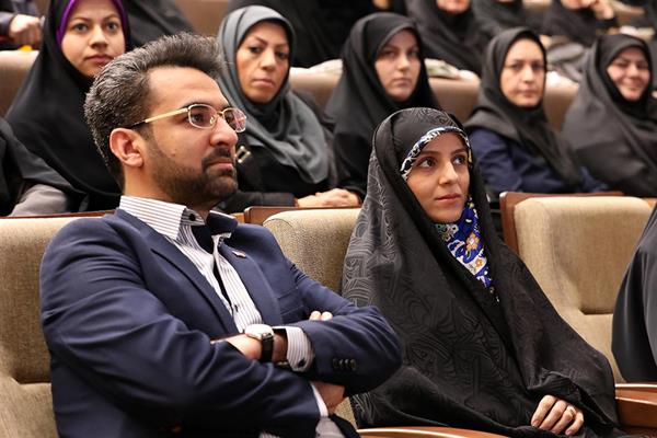 مراسم بزرگداشت مقام زن و روز مادر