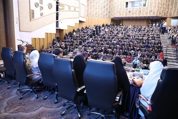 نقش ارتباطات و فناوری اطلاعات در توانمندسازی زنان