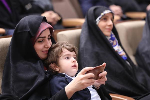 مراسم بزرگداشت مقام زن و روز مادر