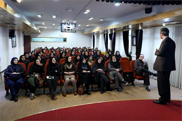 کارگاه آموزشی خود متفاوت من