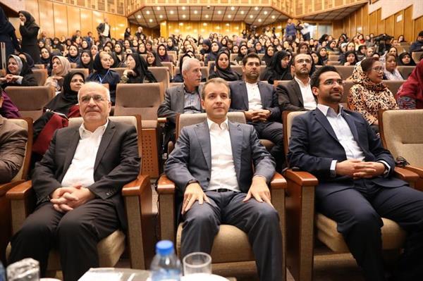 نقش ارتباطات و فناوری اطلاعات در توانمندسازی زنان
