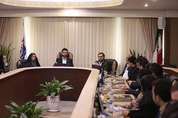 دیدار وزیر ارتباطات و فناوری اطلاعات با فعالان سیاسی