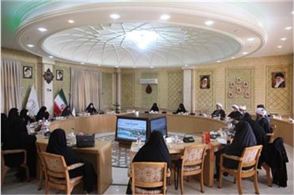 نشست اقشار مختلف بانوان با معاون رئیس جمهور در امور زنان و خانواده در جامعة الزهرا قم