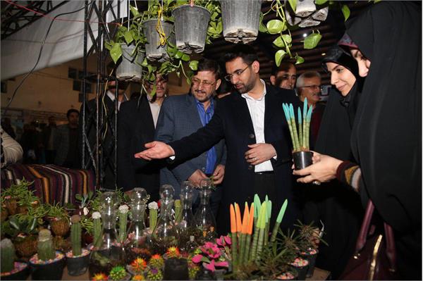 بازدید-وزیر-ارتباطات-از-نمایشگاه-دستاوردهای-۴۰-سالگی-انقلاب-اسلامی-و-توانمندی-های-استان-سمنان