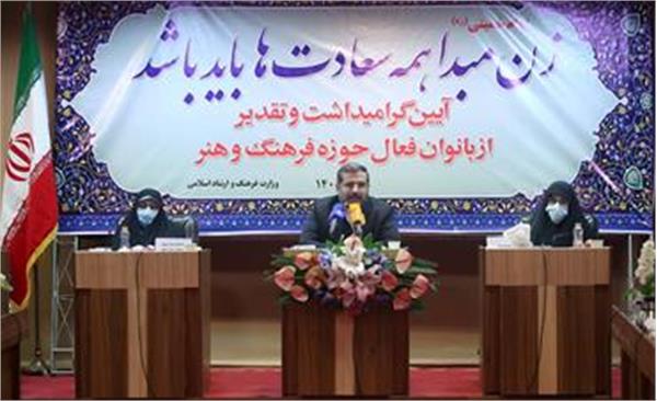 زنان با سلاح هنر در خط مقدم جهاد تبیین حضور دارند