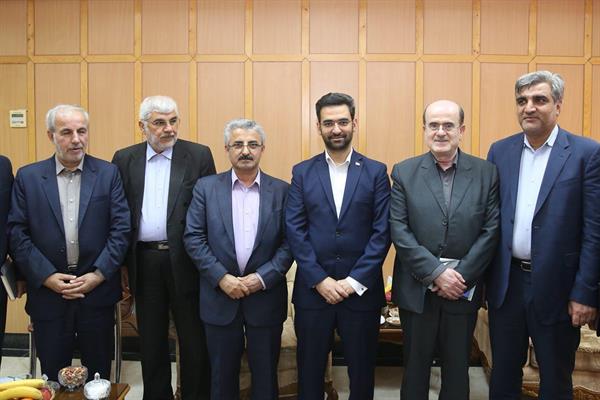 نشست-وزیر-ارتباطات-و-فناوری-اطلاعات-با-مجمع-نمایندگان-استان-گیلان