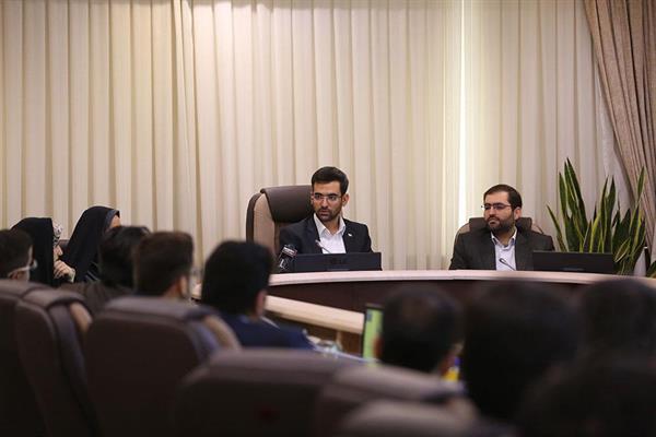 دیدار وزیر ارتباطات و فناوری اطلاعات با فعالان سیاسی