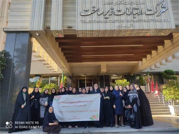 ضیافت همدلی و کرامت در جوار حرم کریمه اهل بیت (س)؛ اردوی زیارتی بانوان شرکت ارتباطات زیرساخت