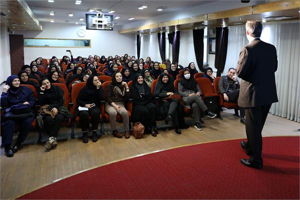 کارگاه آموزشی خود متفاوت من