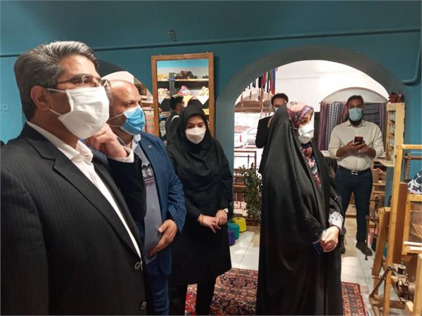 برگزاری دوره های آموزشی و مشاوره بانوان و خانواده در حوزه ارتباطات و فناوری استان یزد