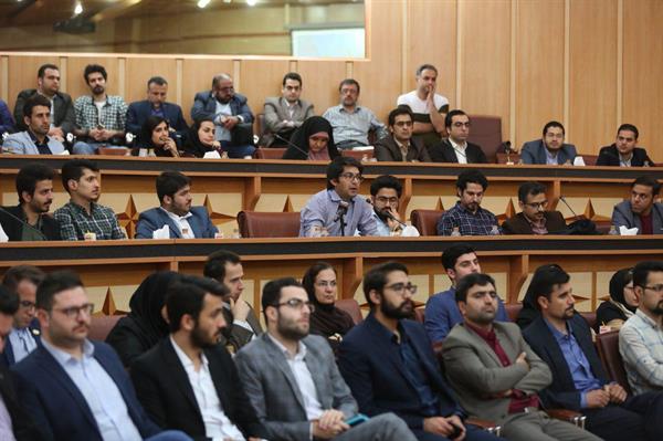 دیدار-صمیمی-وزیر-ارتباطات-و-فناوری-اطلاعات-با-جوانان-و-نخبگان-حوزه-ICT-استان-گیلان